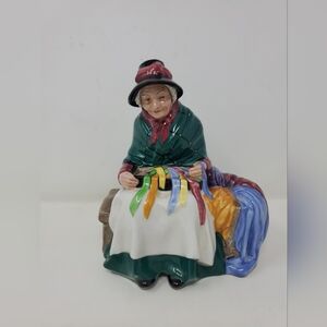 Vintage 1948 Royal Doulton Silks and Ribbons HN 2017 Excellent   13SRLBB23002